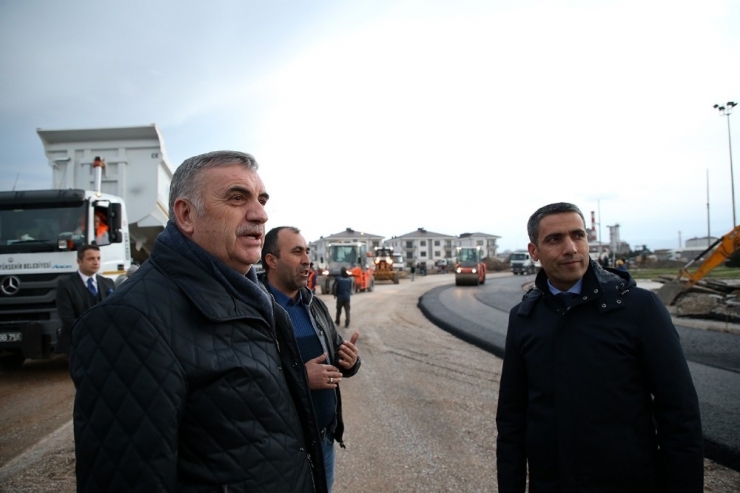 Başkan Toçoğlu, Yazlık Kavşağında Süren Çalışmaları İnceledi