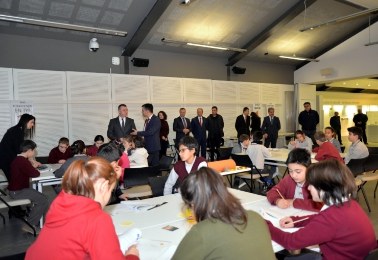 Vali Büyükakın, “Donanımlı Nesiller Yetiştirmeliyiz”