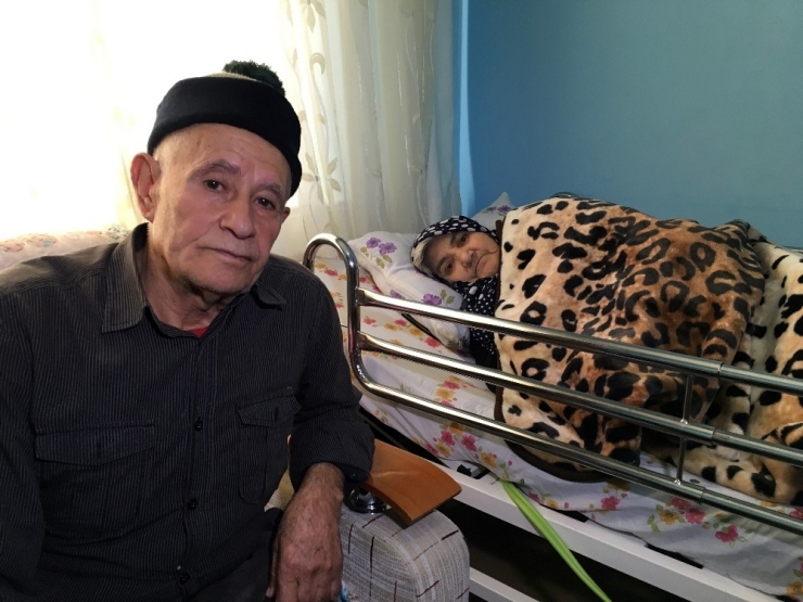 Yürüyerek Gittiği Hastaneden Sedyeyle Çıktı