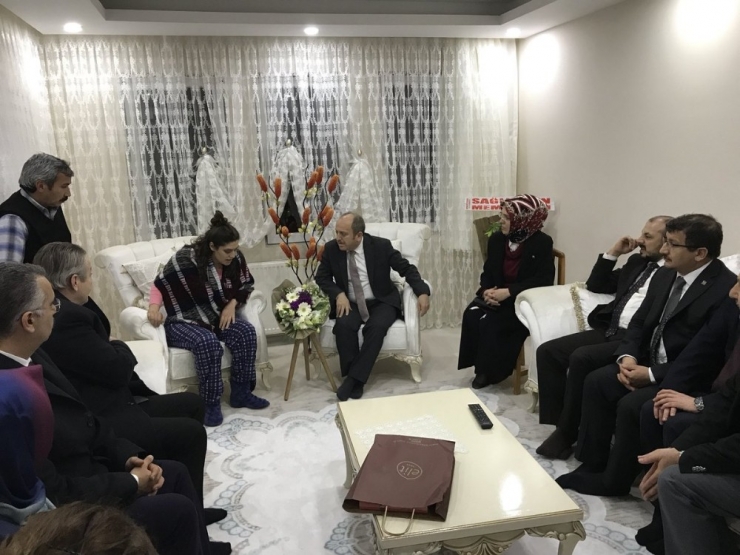 Ak Partiden Akbaş Ailesi Ve Elif Çırakoğlu’na Ziyaret