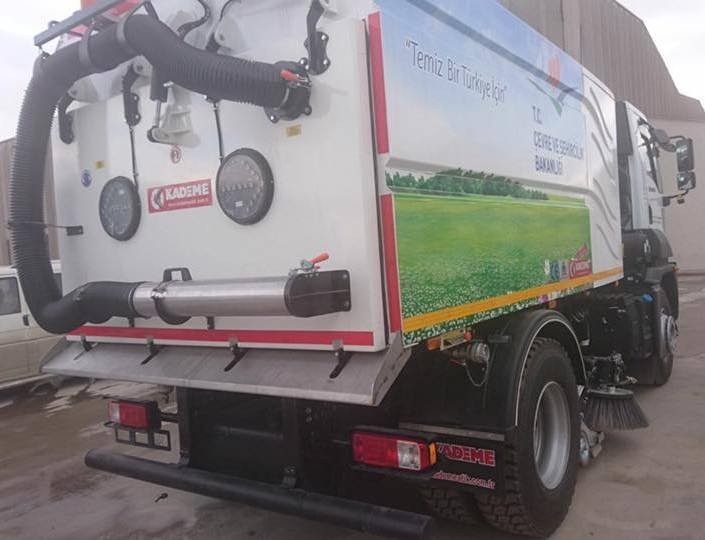 Akçakoca’da Yeni Çöp Kamyonu Hizmete Girdi