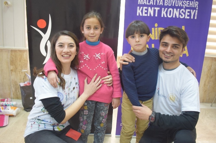 Suriyeli Çocuklar Hayallerini Resimlerle Anlattılar