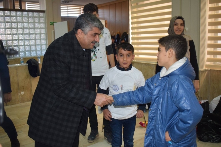 Suriyeli Çocuklar Hayallerini Resimlerle Anlattılar