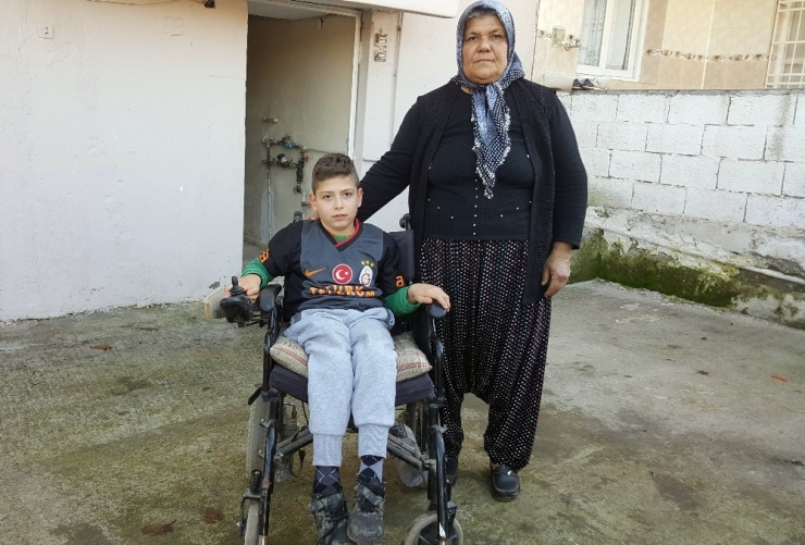 Mert Ali’nin Tekerlekli Sandalyesinin Aküsünü Çaldılar