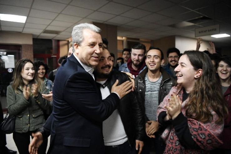 Ege’de Kütüphane 24 Saat Açık