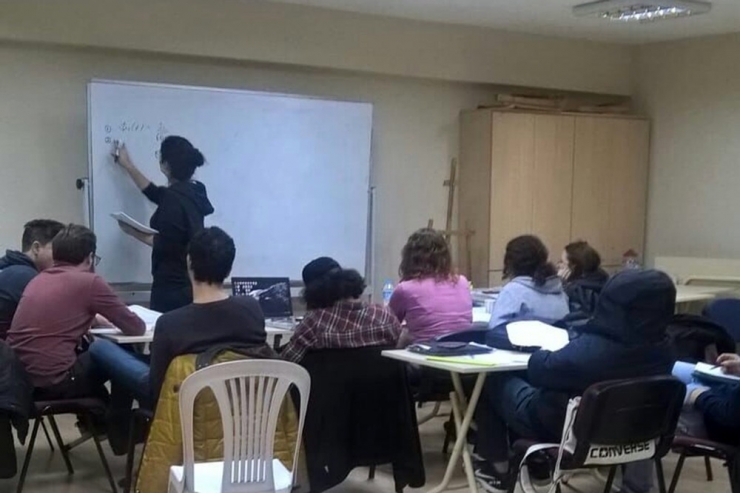 Gençlik Merkezi’nde Kütüphane 24 Saat Açık