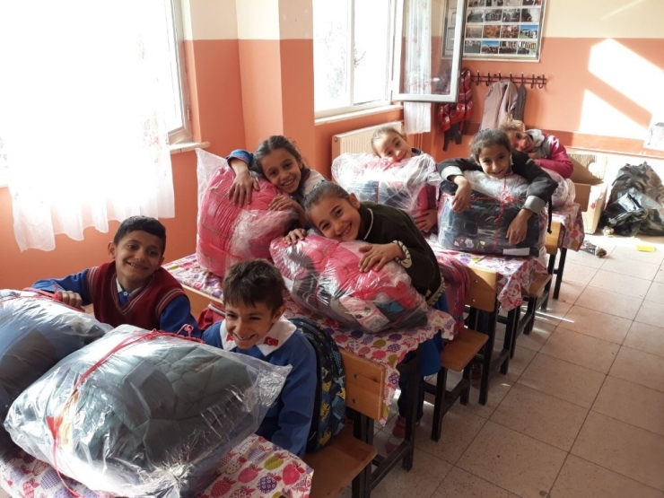 İstanbul’dan Eruh’a Yardım Eli