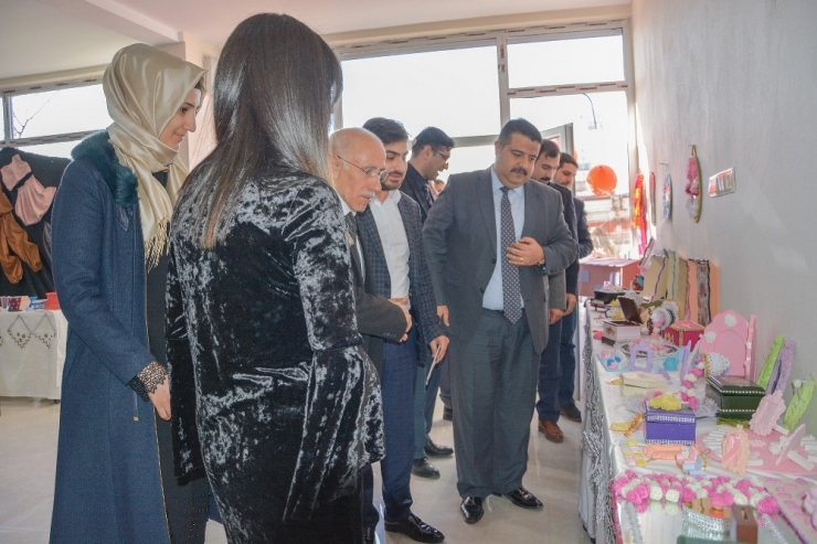 Kadın Kültür Merkezi Kursiyerlerinden Sergi