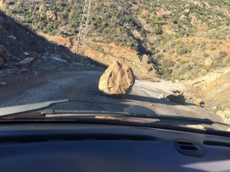 Dev Kayalar Yola Düştü