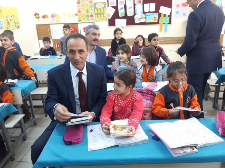 "Geleceğimiz İçin Okuyor Ve Okutuyoruz" Projesi