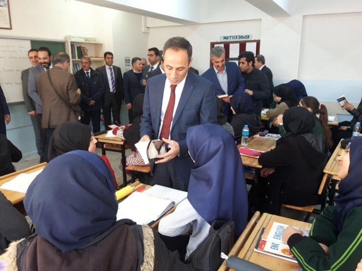 "Geleceğimiz İçin Okuyor Ve Okutuyoruz" Projesi