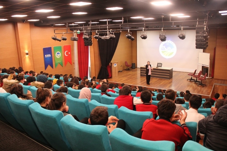 ‘Aile Ve Çocuk’ Seminerlerinin İlki Geyve’de Düzenlendi