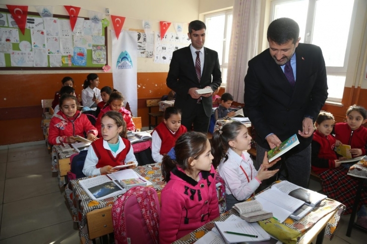 Eyyübiye Belediyesinden Öğrencilere 40 Bin Kitap