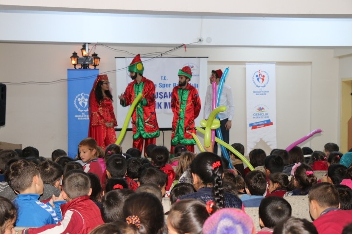 Uşak’ta Çocuklara “Karagöz Ve Hacivat” Gösterisi Düzenlendi