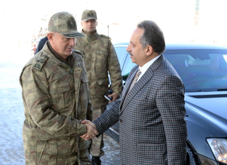 Korgeneral Karataş’tan Yalçın’a Ziyaret