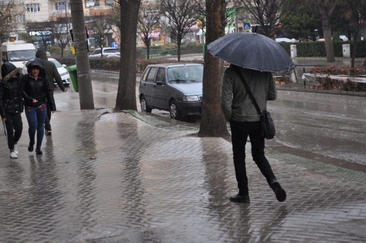 Kar Beklenirken Yağmur Geldi