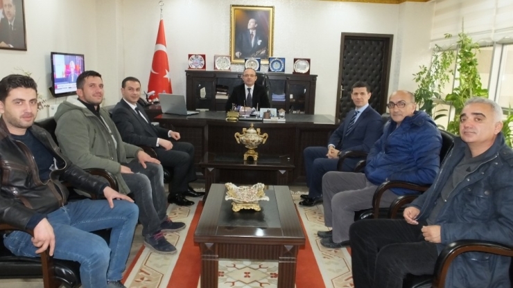 Burhaniye’de Kaymakam Öner, Yurt Dışına Gidecek Usta Ve Çırakları Kabul Etti