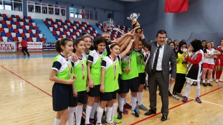 Sahası Olmayan Okul Futsal Şampiyonu Oldu