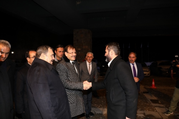 Çavuşoğlu Ve Eroğlu’nun Teleferik Keyfi