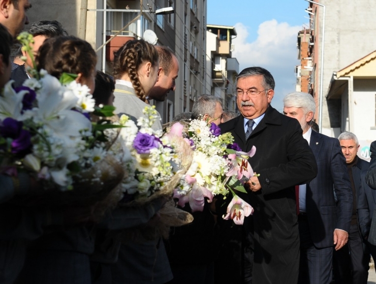 Bakan Yılmaz: "Yüzde 12’ye Türkiye’yi Getirenler Şimdi Bizleri Eleştiriyorlar"