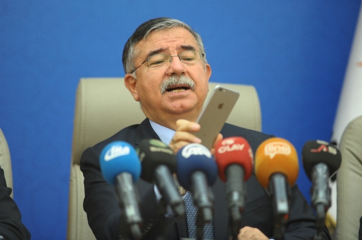 Bakan Yılmaz: “Avrupa Maaşları İndirirken Biz Artırdık”