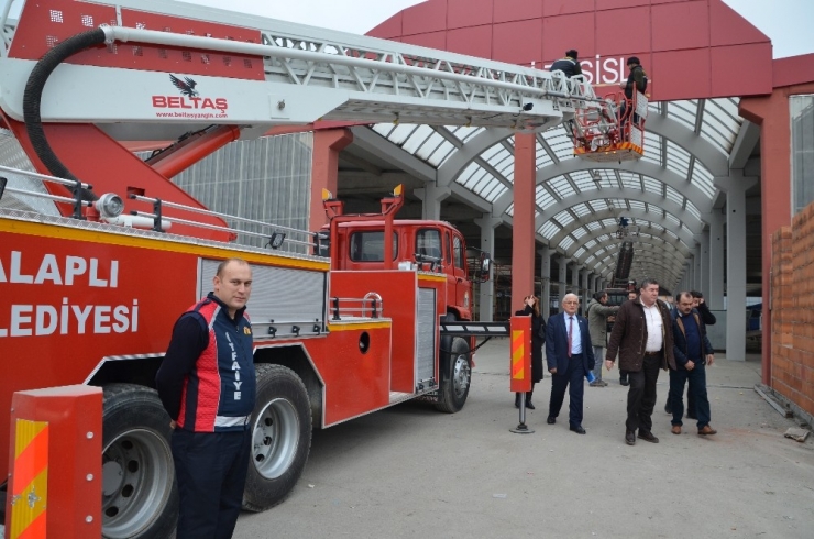 Başkan Tekin, Meclis Üyelerine Pazar Yerini Gezdirdi