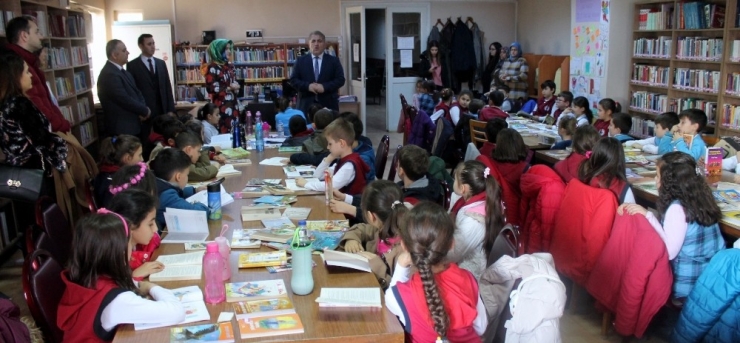 Bu İlçede Uygulanan Proje Sayesinde Herkes Kütüphaneye Gidiyor