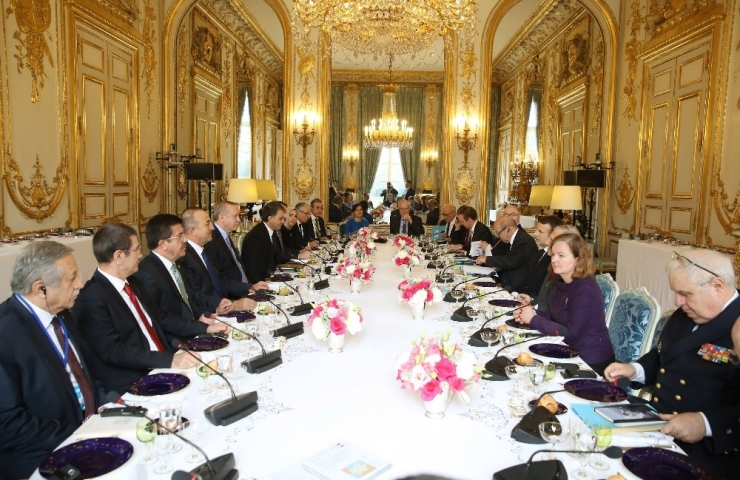 Cumhurbaşkanı Erdoğan, Paris’te Heyetler Arası Öğle Yemeğine Katıldı