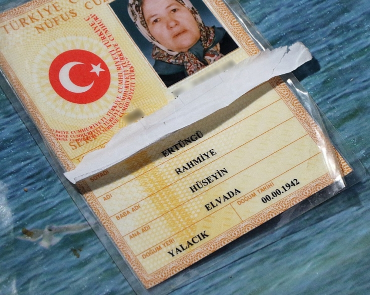 Kimliğinde Ay Ve Gün Yazmıyor
