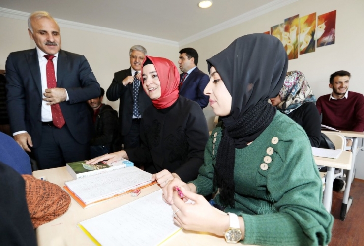 Bakan Kaya’dan Öğrencilere Tavsiyeler