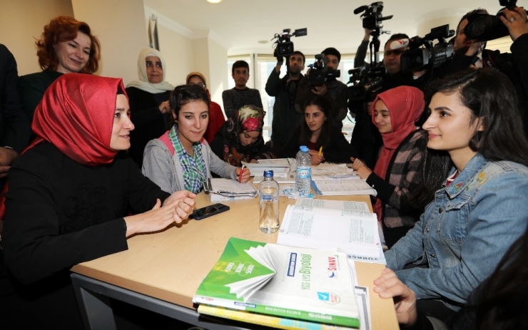 Bakan Kaya’dan Öğrencilere Tavsiyeler