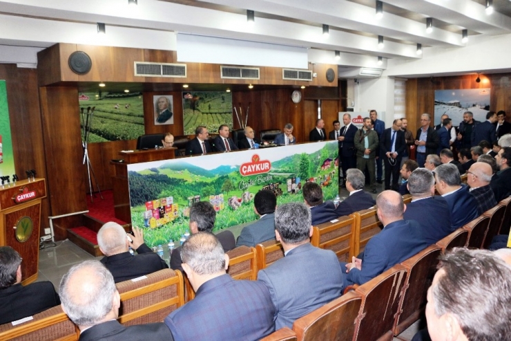 Bakan Fakıbaba: “2 Bin Dekar Olan Organik Çay Tarım Havzası Bu Yıl 40 Bin Dekara Çıkarılacak"