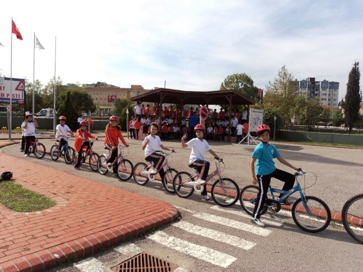 Bir Yılda 7 Bin 500 Öğrenciye Bisiklet Eğitimi Verildi