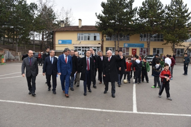 Vali Çeber Safranbolu’da İncelemelerde Bulundu