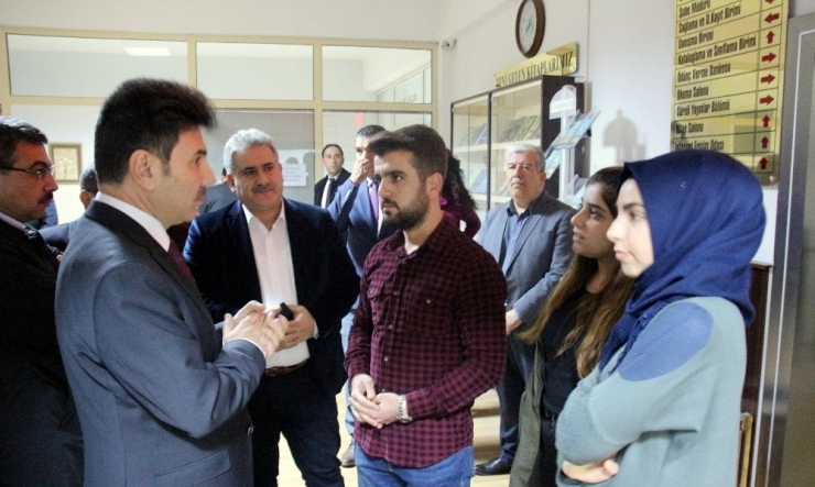 Rektör Karacoşkun’dan Öğrencilere Moral Ziyareti