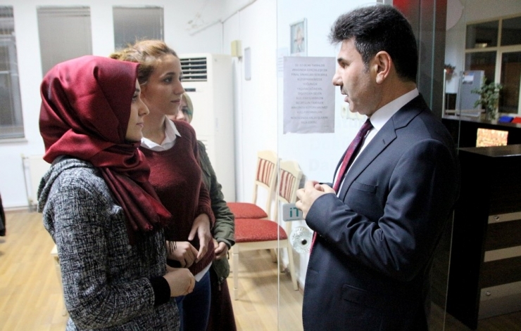 Rektör Karacoşkun’dan Öğrencilere Moral Ziyareti