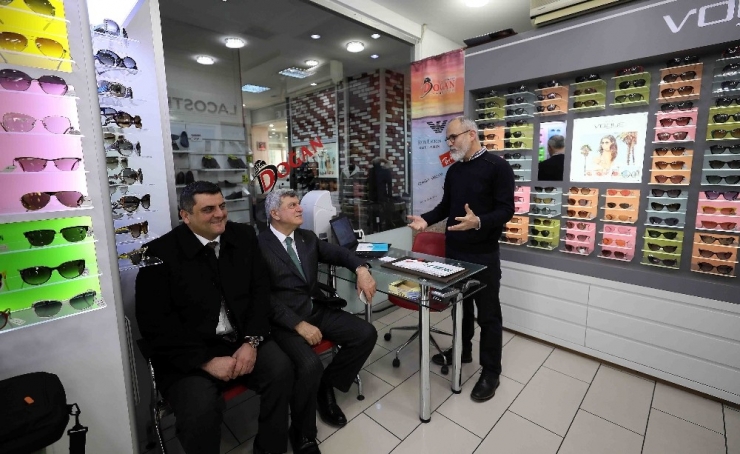 Başkan Karaosmanoğlu, İzmit Esnafını Ziyaret Etti