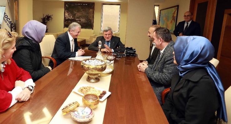 Başkan Karaosmanoğlu “Öğretmen Hayatı Anlatan Yol Gösterendir’’