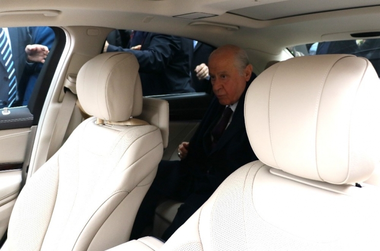 Bahçeli’ye Tepside Halka Tatlı