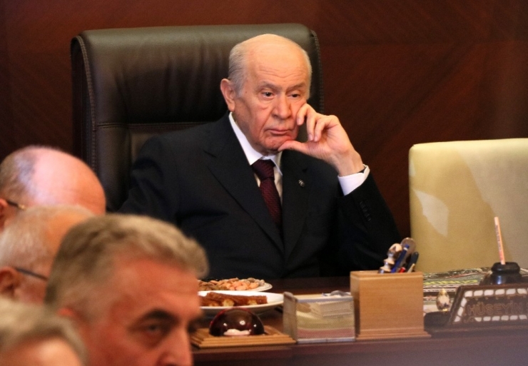 Bahçeli’ye Tepside Halka Tatlı