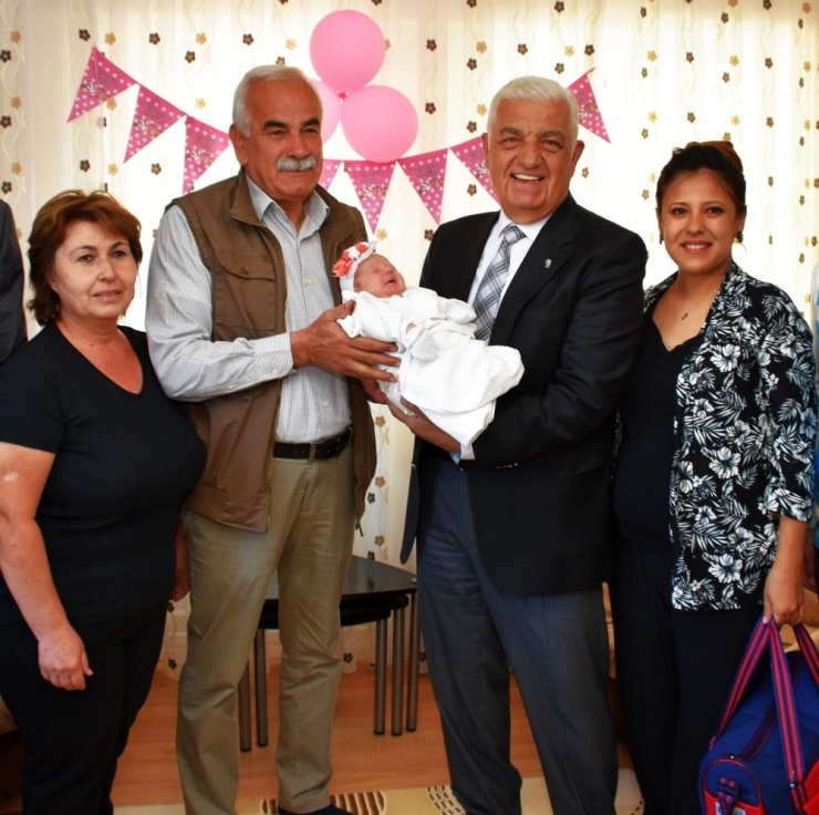 “Hoşgeldin Bebek” Projesi Sağlıklı Bebekler Yetişiyor