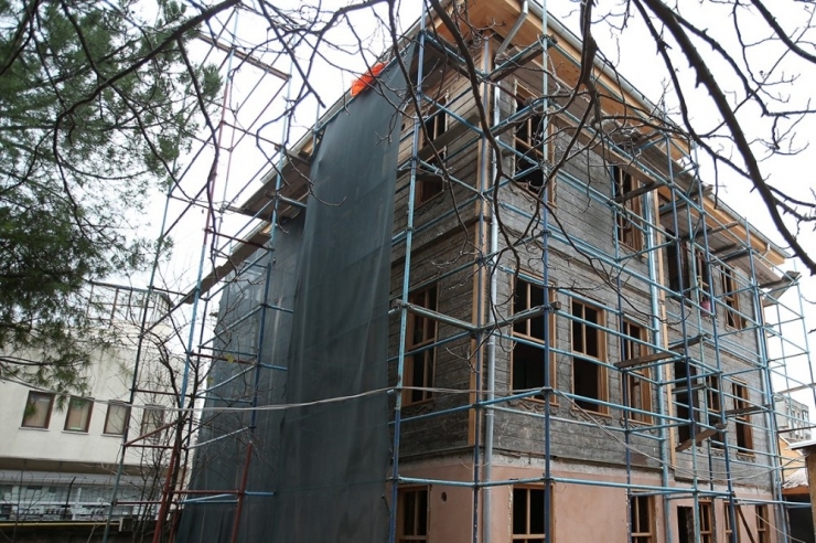 Alicanlar Konağı’nın Dış Cephesi Kaplanıyor