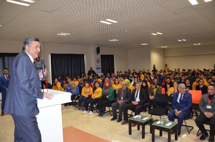 Rektör Taşaltın Lise Öğrencileriyle Buluştu