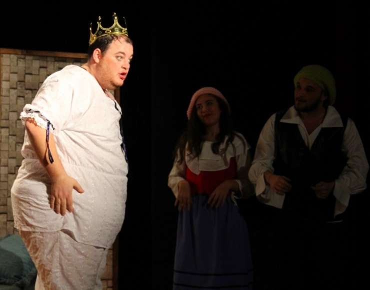 Sinop’ta “Kral Çıplak” Oyunu Sahnelendi