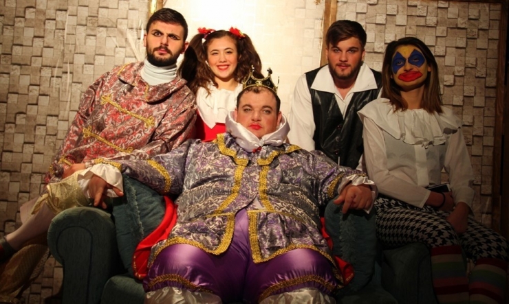 Sinop’ta “Kral Çıplak” Oyunu Sahnelendi