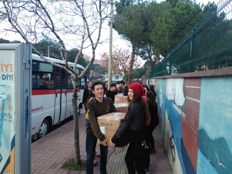 Burhaniye’de Liseli Gençlerle Örnek Dayanışma