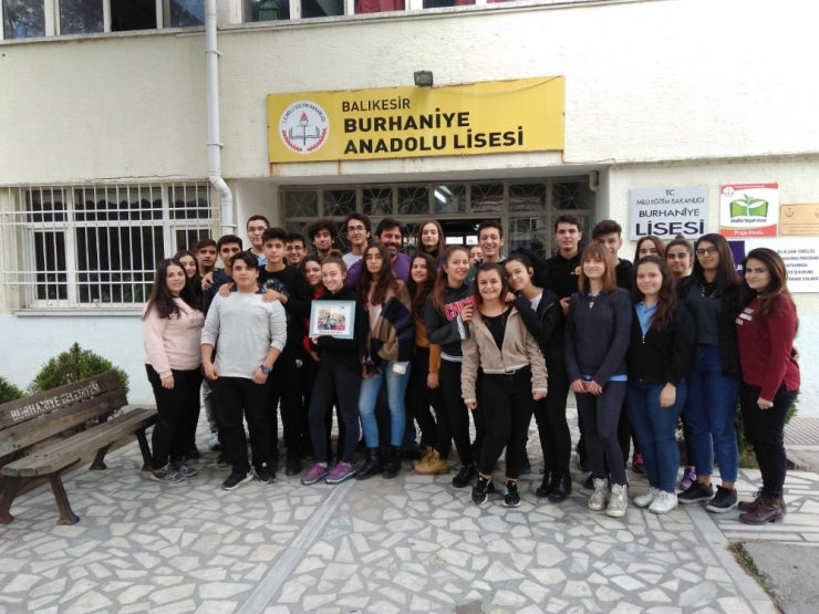 Burhaniye’de Liseli Gençlerle Örnek Dayanışma