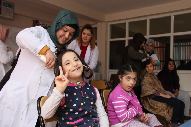 Özel Öğrencilerin Saç Bakımı Sevinci