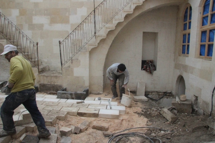Kilis Belediyesine Ait Tarihi Evler Restore Ediliyor