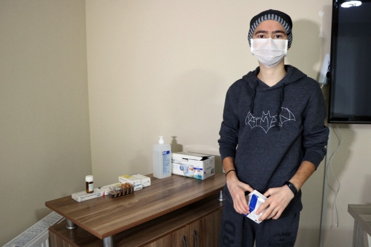 Eklem Romatizması Tedavisi İçin Gittiği Hastanede Lösemi Olduğunu Öğrendi